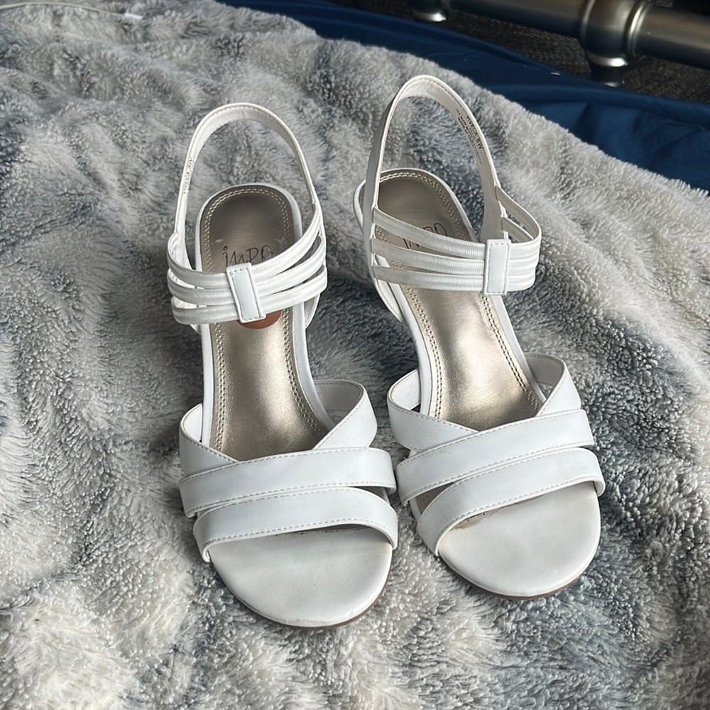 Heels, pretty for prom, to wear with any dress !